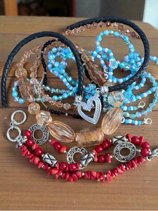 Jewelry - 🫶🏻 Multicolored Crafting Beads